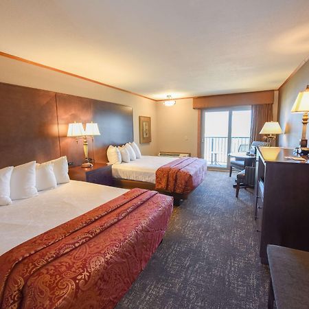 Best Western Plus Dockside Waterfront Inn Маккино Сити Экстерьер фото
