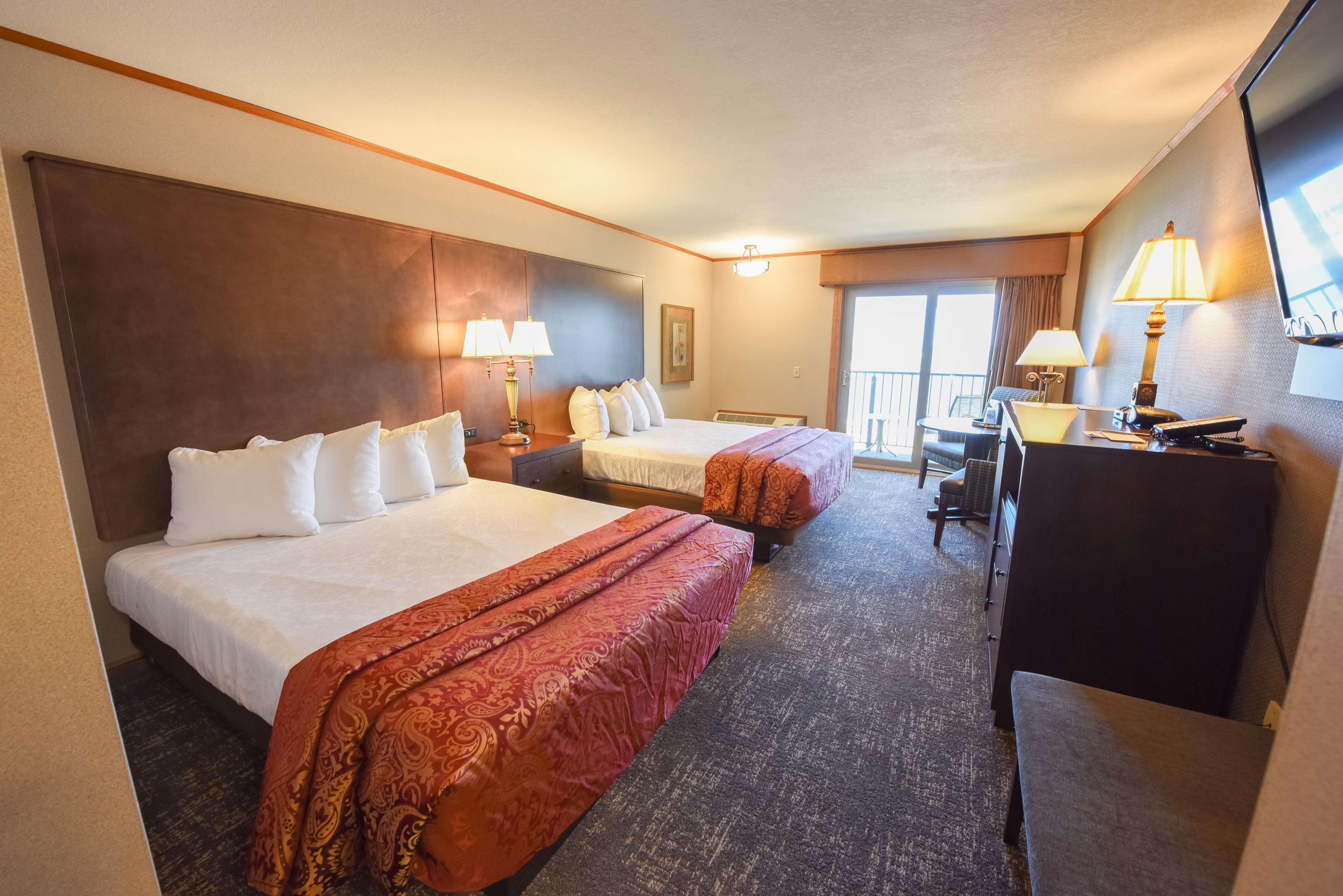 Best Western Plus Dockside Waterfront Inn Маккино Сити Экстерьер фото