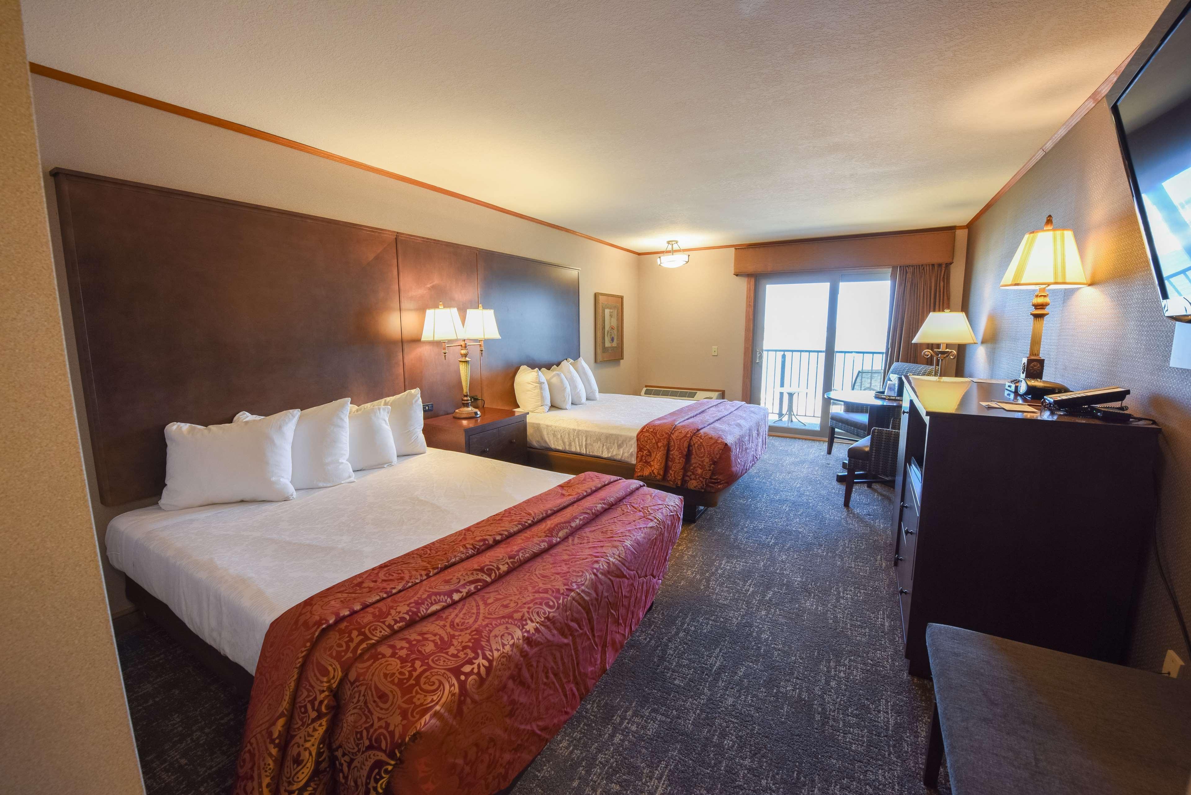 Best Western Plus Dockside Waterfront Inn Маккино Сити Экстерьер фото