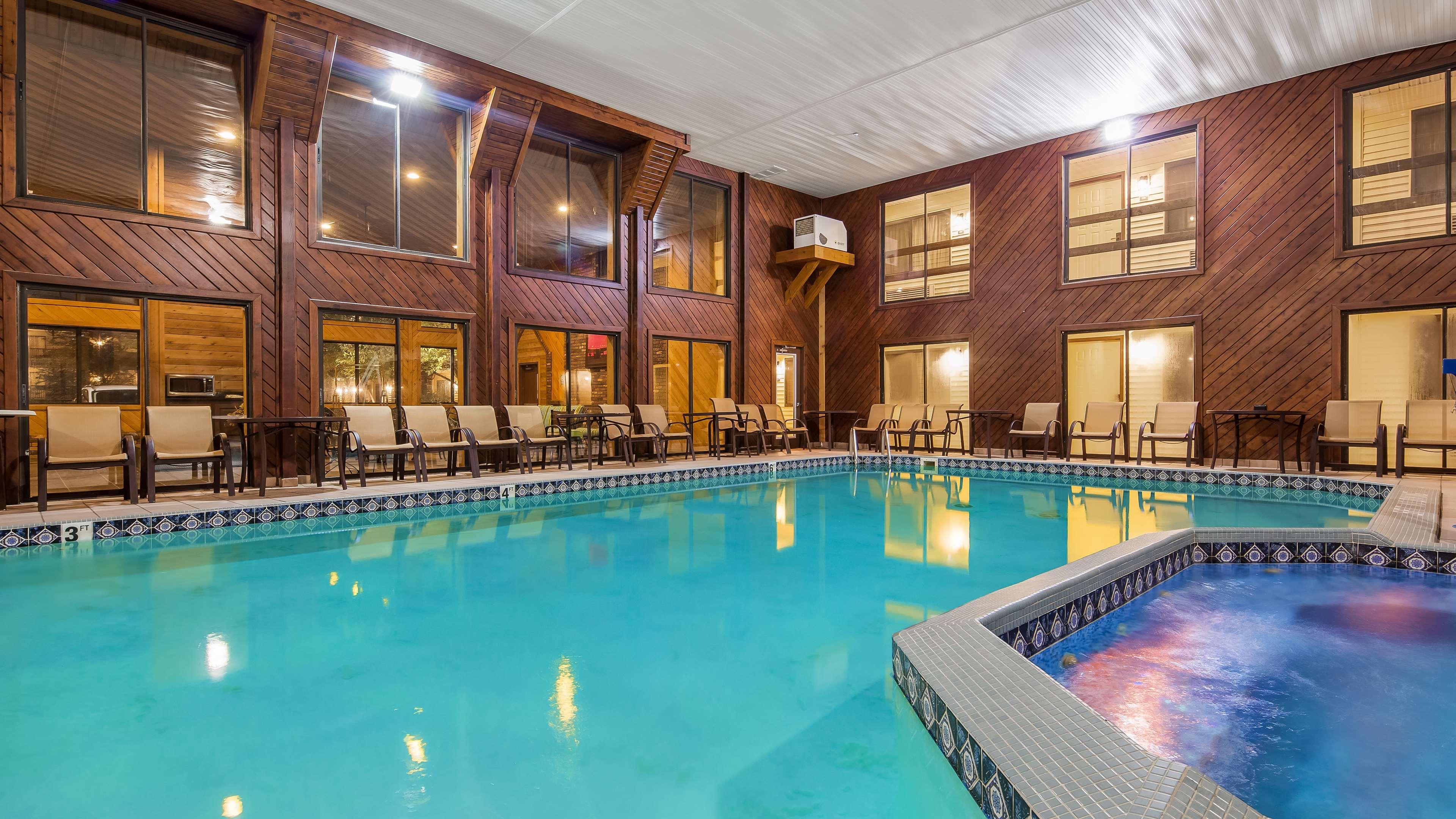 Best Western Plus Dockside Waterfront Inn Маккино Сити Экстерьер фото