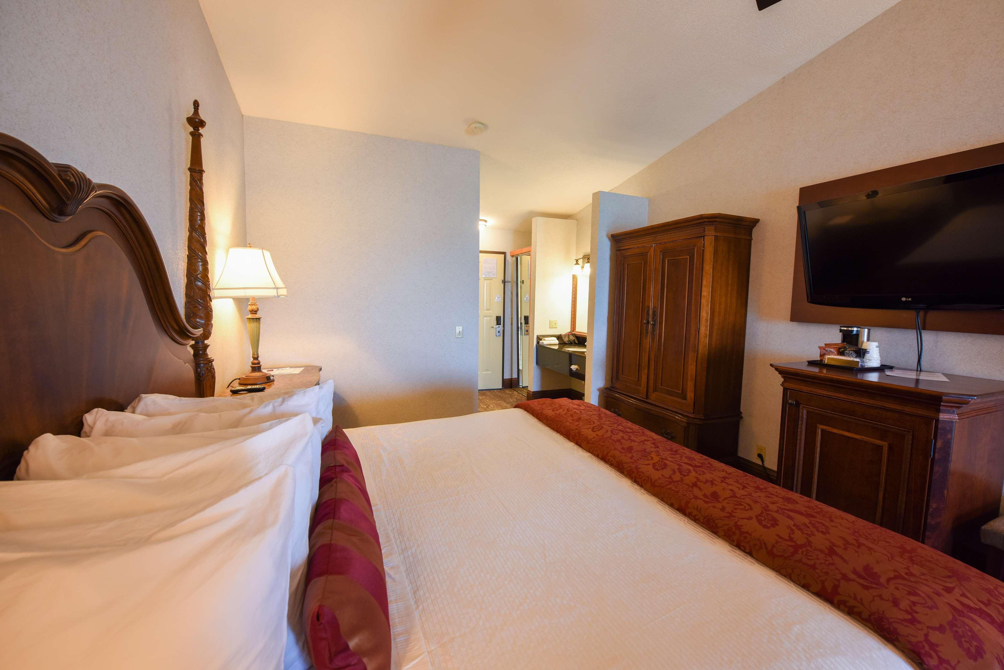 Best Western Plus Dockside Waterfront Inn Маккино Сити Экстерьер фото