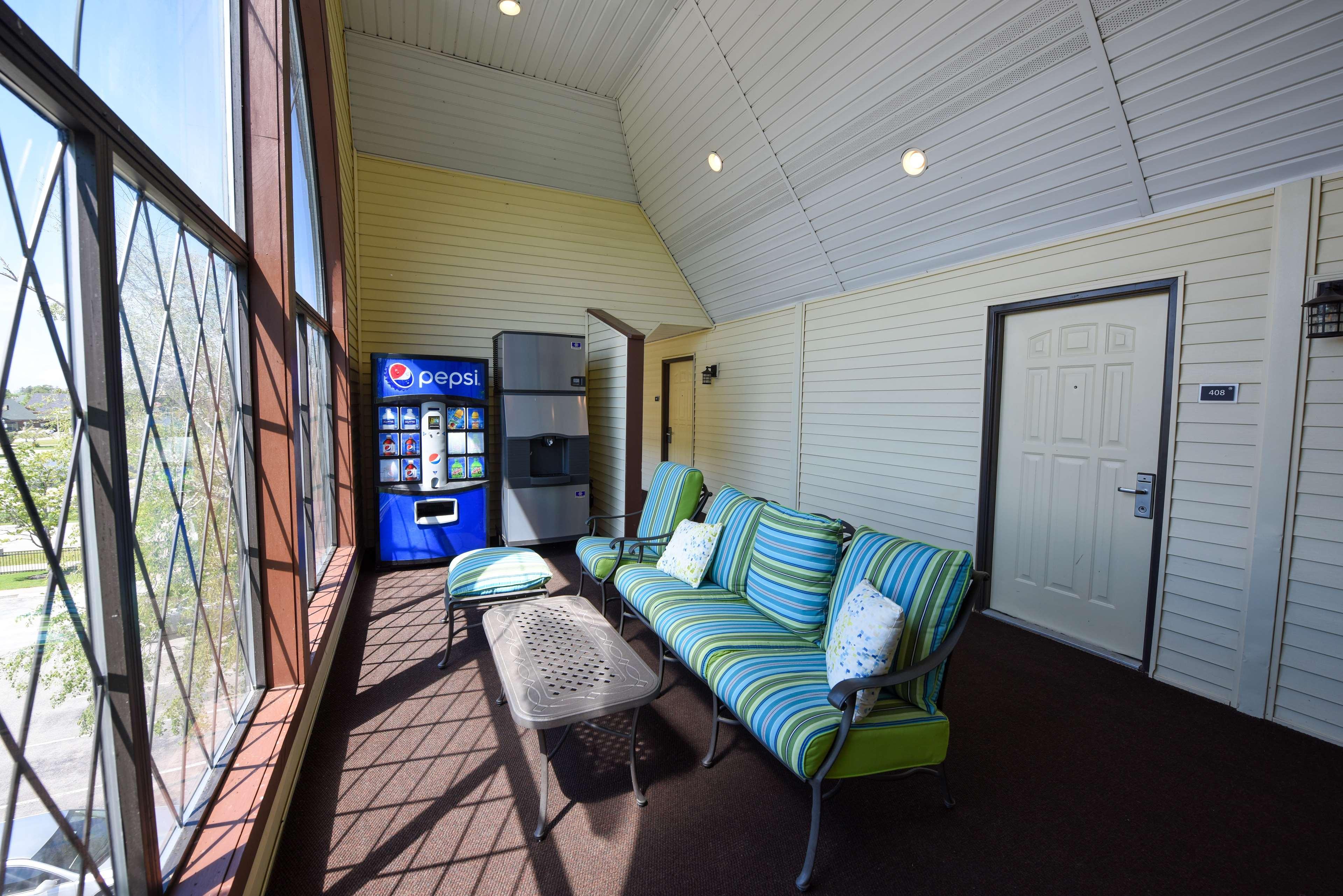 Best Western Plus Dockside Waterfront Inn Маккино Сити Экстерьер фото