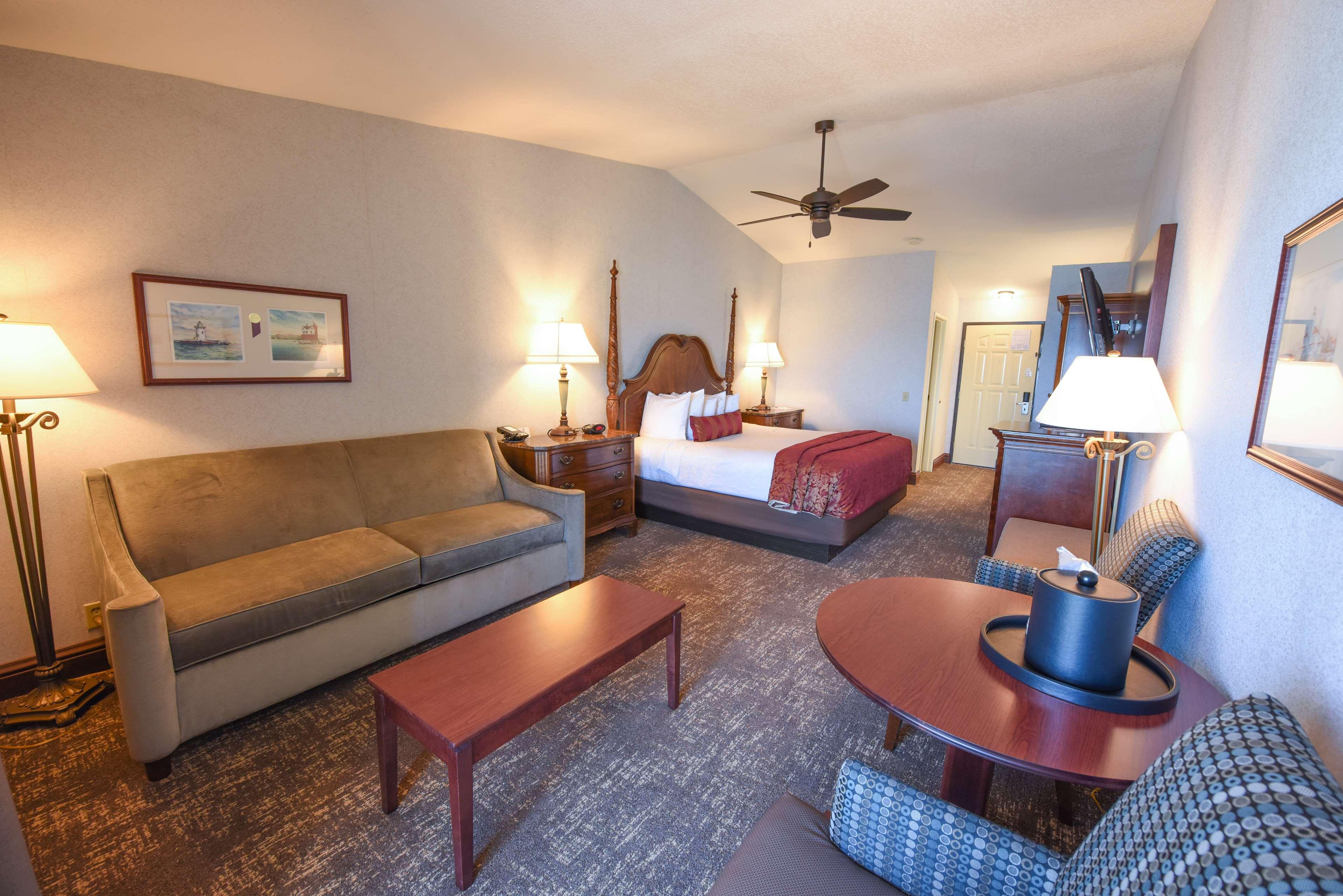 Best Western Plus Dockside Waterfront Inn Маккино Сити Экстерьер фото
