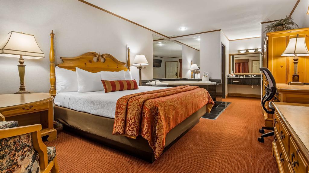 Best Western Plus Dockside Waterfront Inn Маккино Сити Экстерьер фото