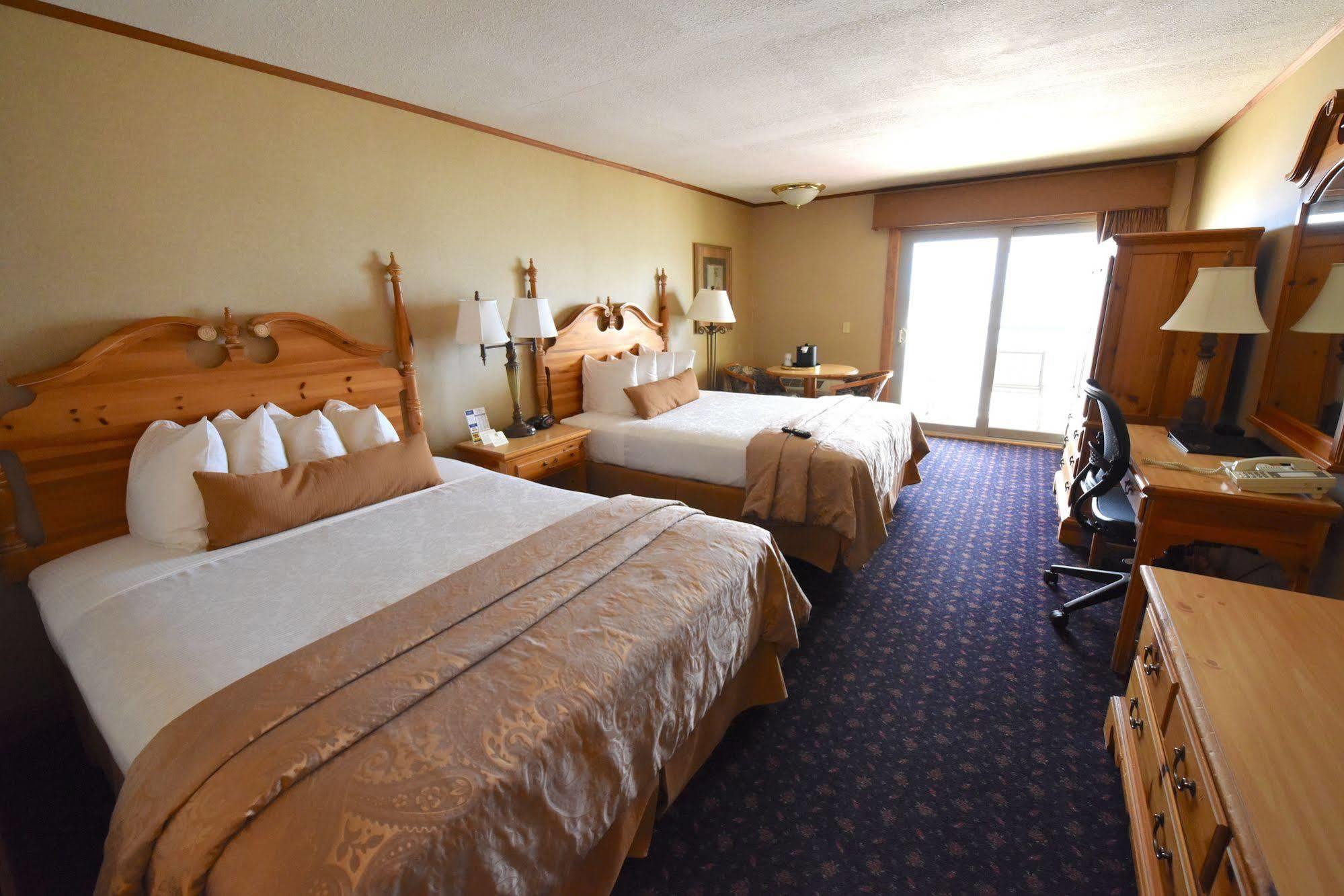 Best Western Plus Dockside Waterfront Inn Маккино Сити Экстерьер фото