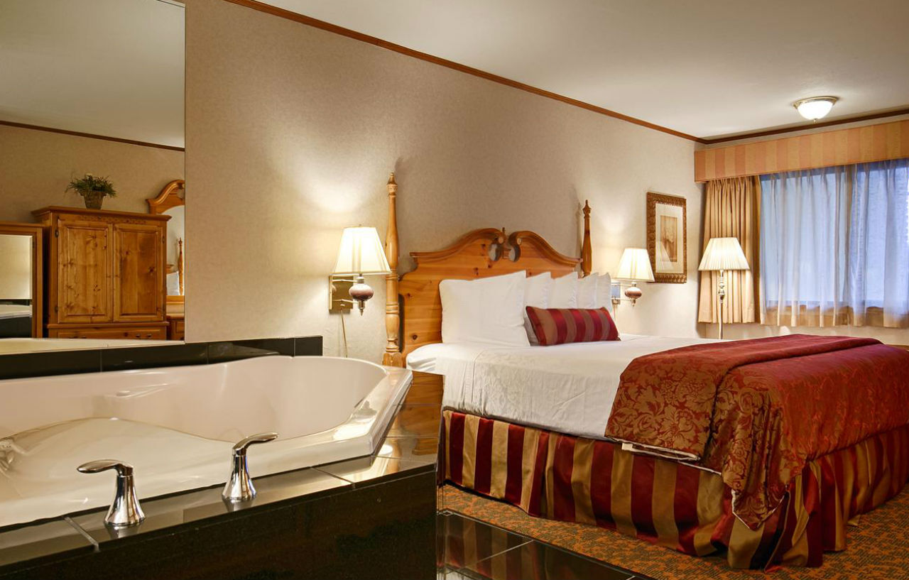 Best Western Plus Dockside Waterfront Inn Маккино Сити Экстерьер фото