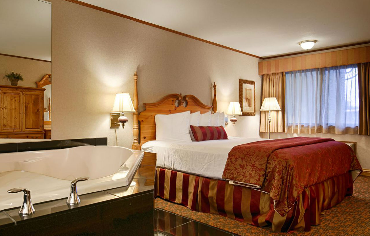 Best Western Plus Dockside Waterfront Inn Маккино Сити Экстерьер фото