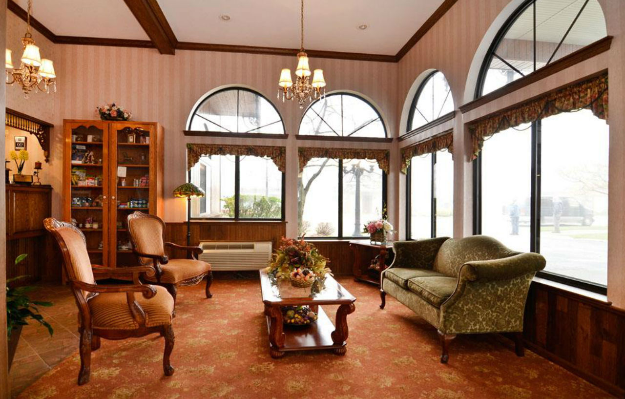 Best Western Plus Dockside Waterfront Inn Маккино Сити Экстерьер фото